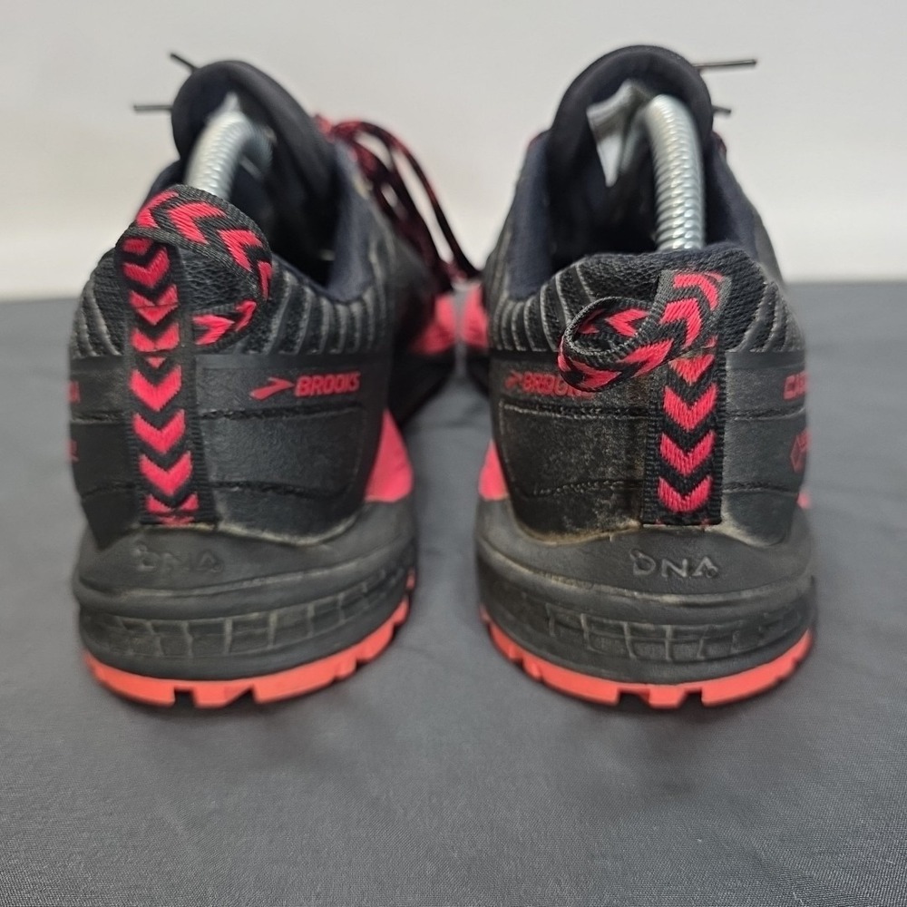 Size 7 - Brooks Cascadia 13 GTX Black - 1202731-B048 - Picture 4 of 8